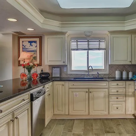 Shoreline Towers 1061 - Updated Beachfront Condo With Incredible Views End Unit